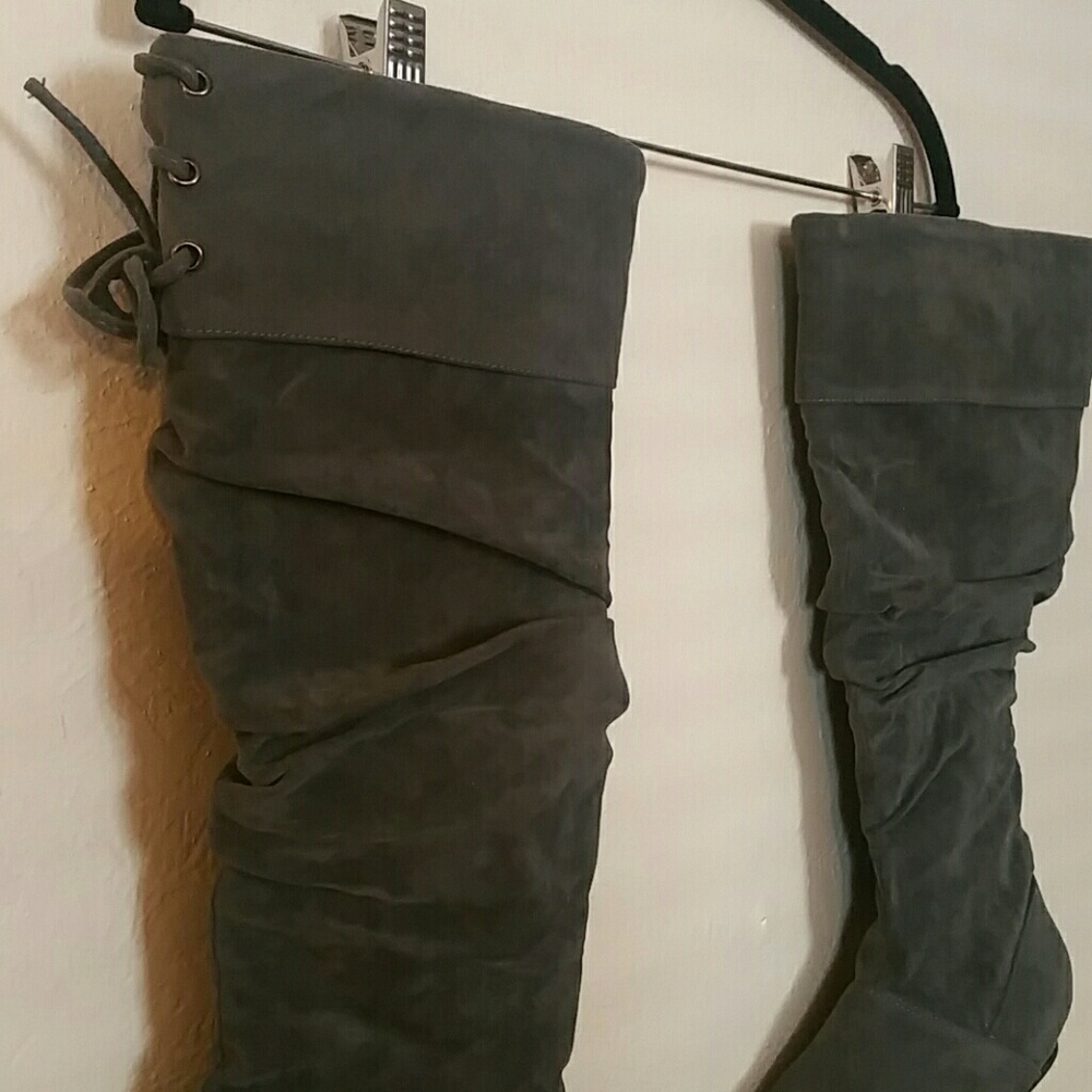 Boots size 6 - Picture 2 of 3